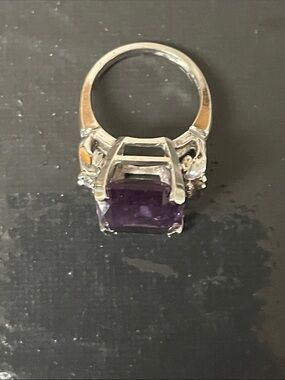 14 Kt  Ring with Amethyst Gemstone with diamond studs